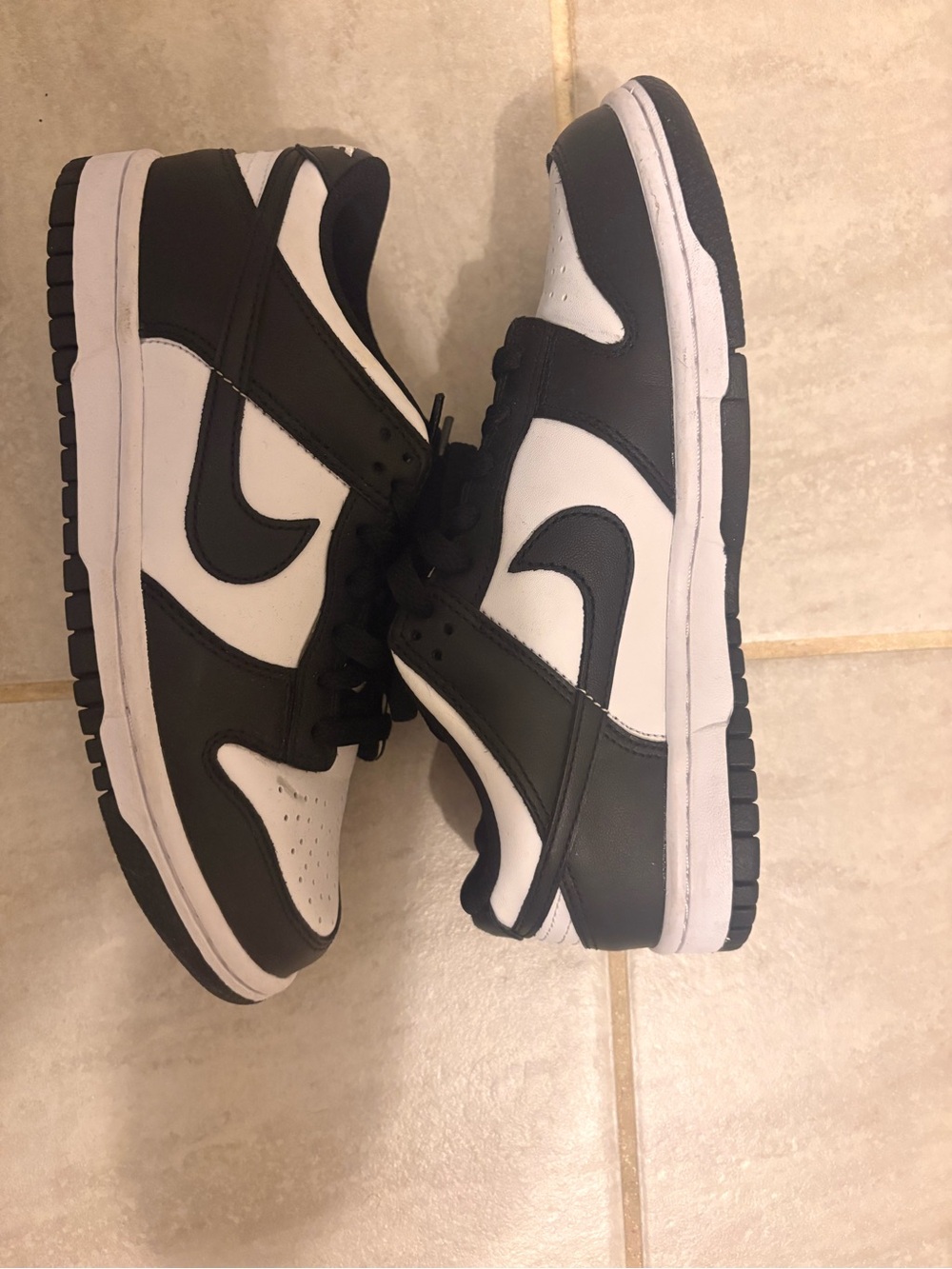 Nike Men’s Black and White Low-Top Sneakers — Classic Two-Tone